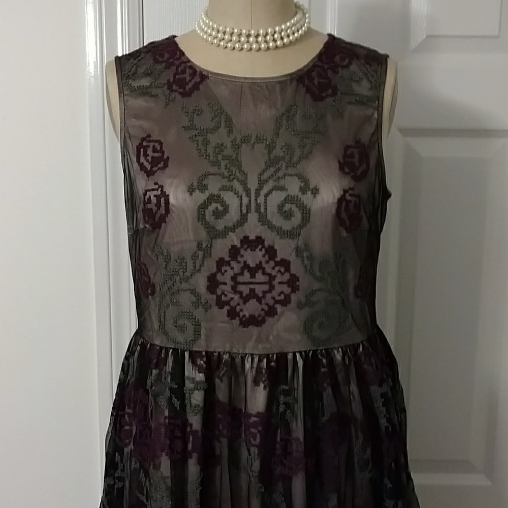 Sundance Sleeveless Sheer Overlay Embroidered Dress Size 8